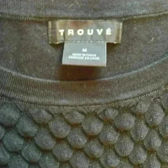 Troupe Women’s Scalloped Blouse Black High Low Shear Sleeve Stretch Top Medium - Picture 7 of 7